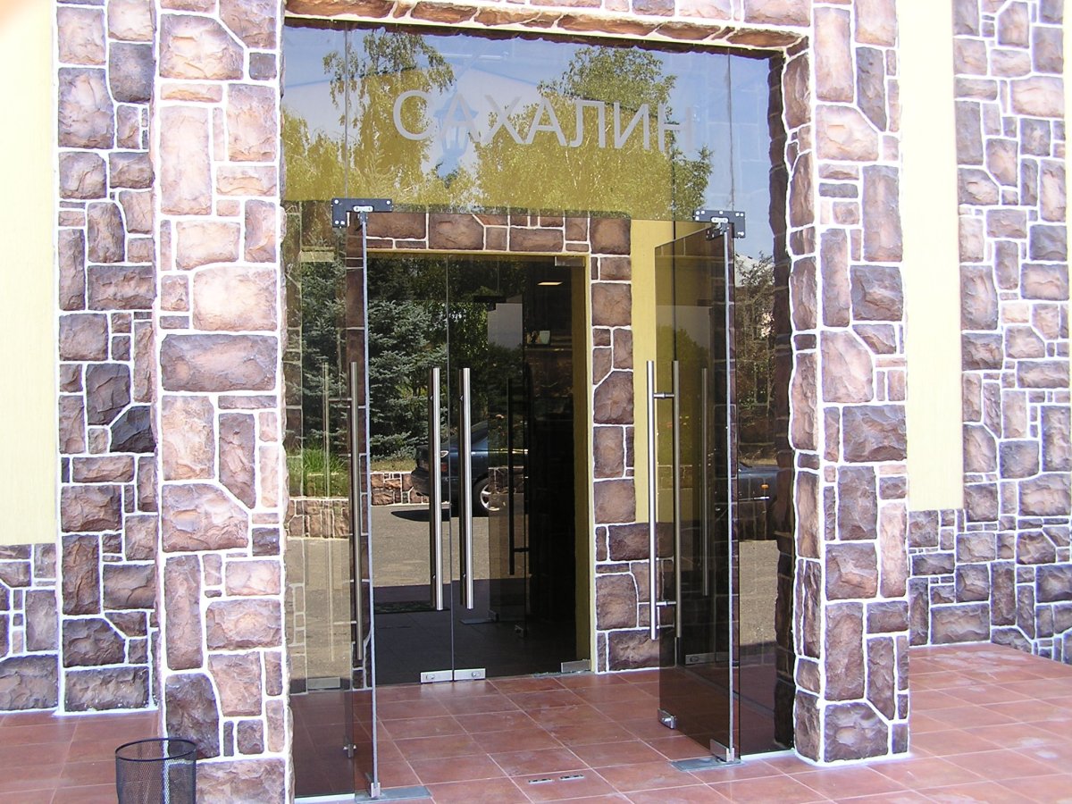 Стеклянная входная дверь