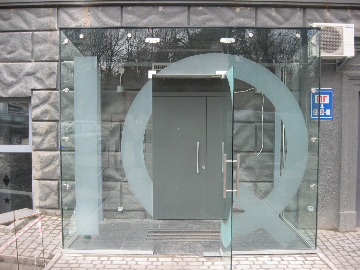 Входная группа из стекла