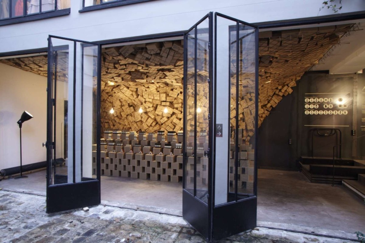 Дверь входная для музея