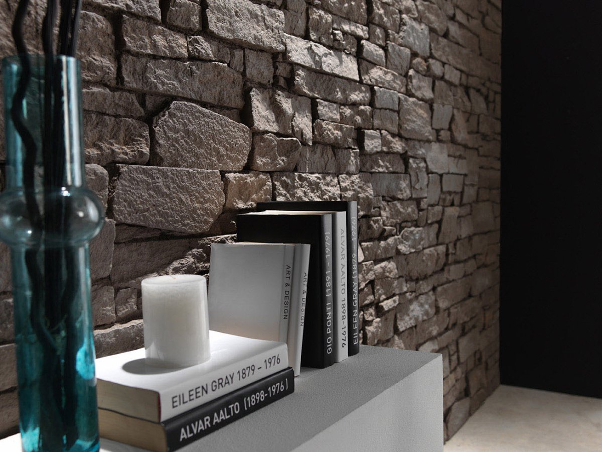 Крашеный камень в интерьере