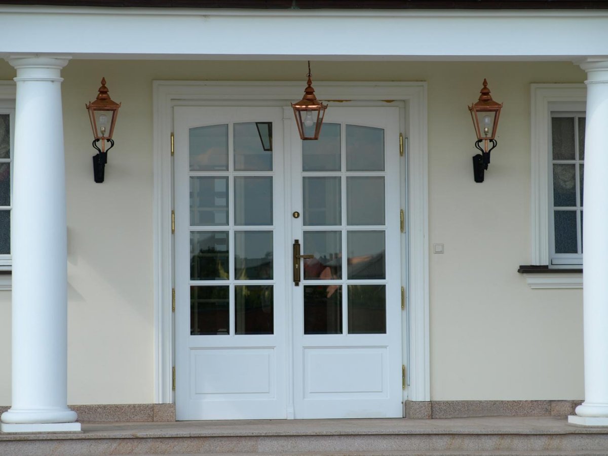 Декор входной двери снаружи