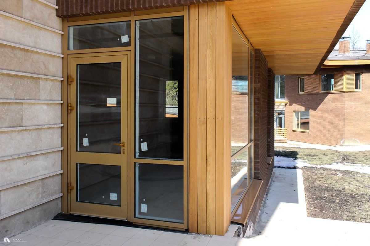 Пластиковая входная группа на террасу