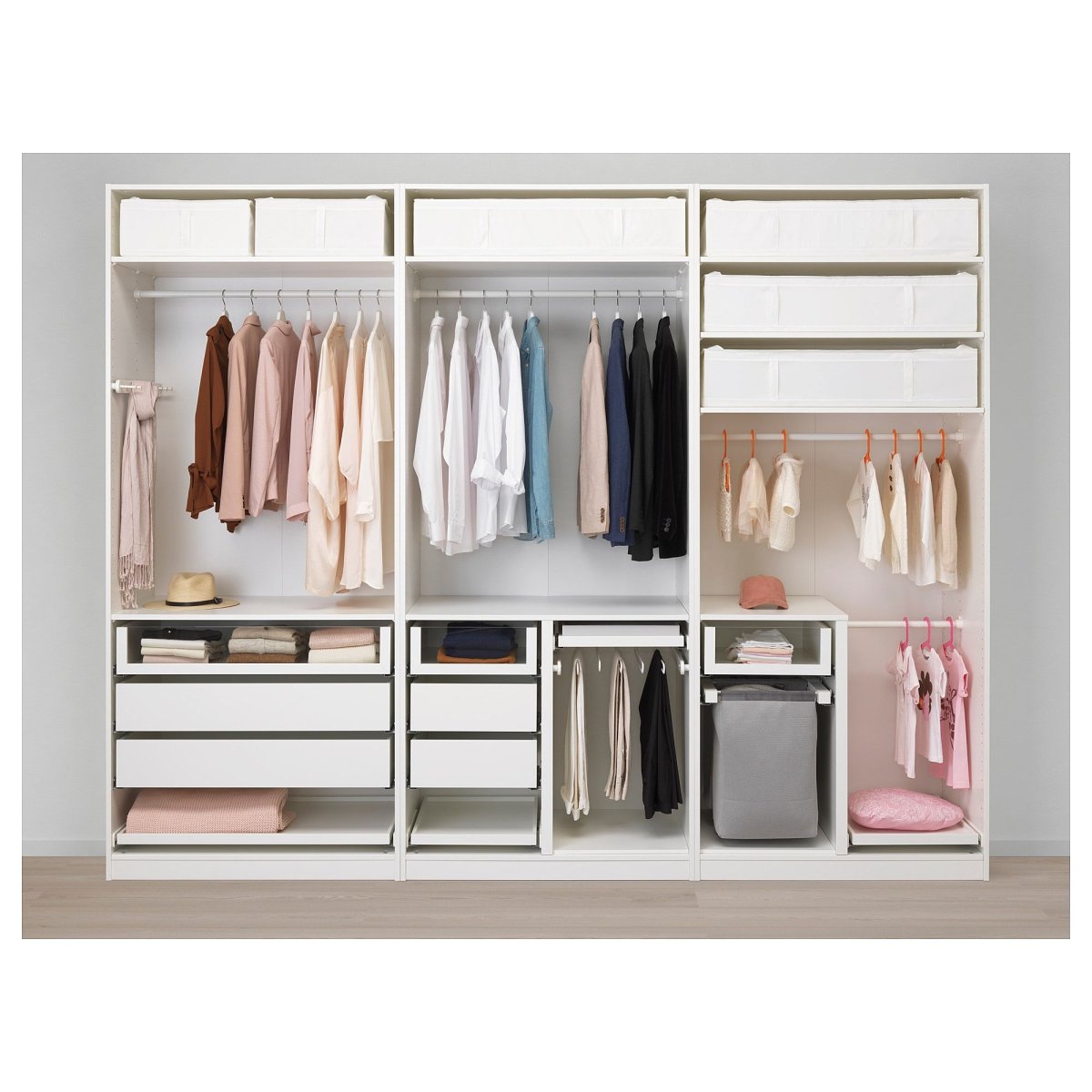 Гардеробная с комодом