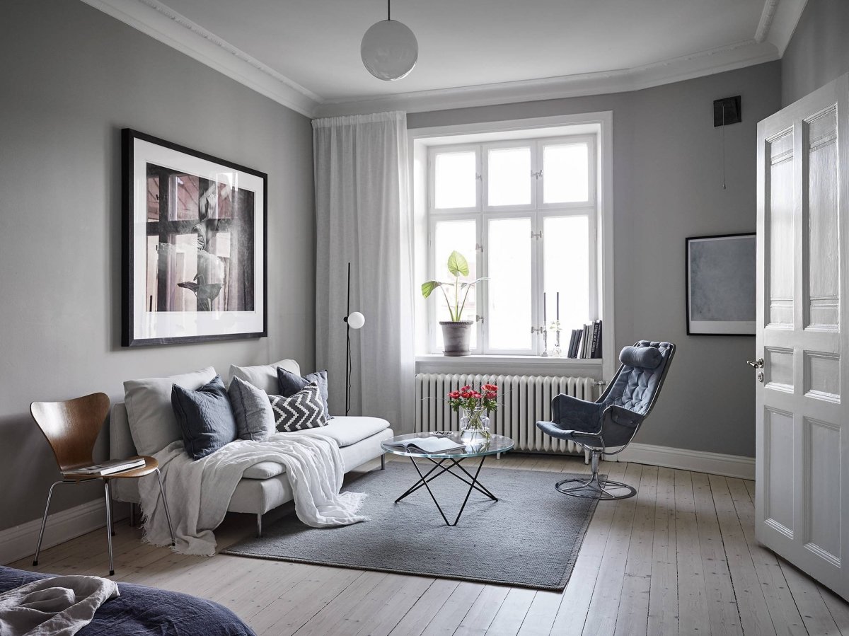 Светло серые обои в гостиной фото интерьеры