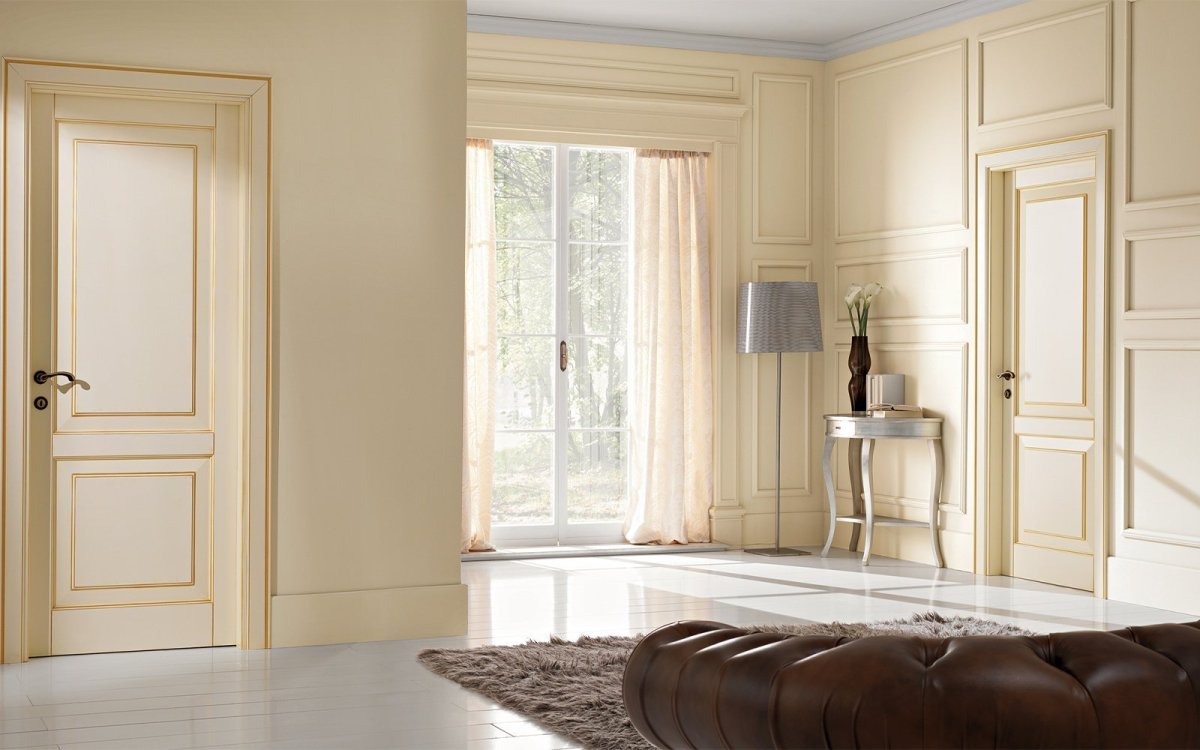 Бежевые двери в интерьере