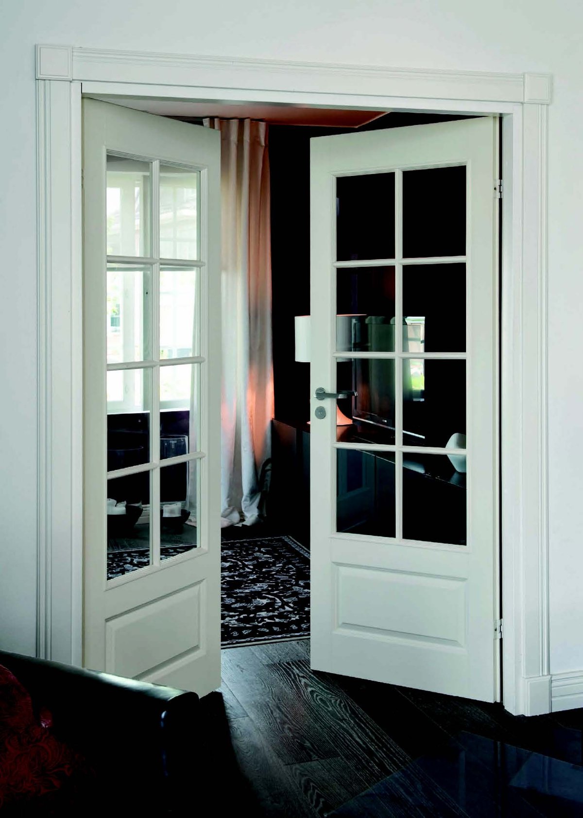 Окно в межкомнатной перегородке