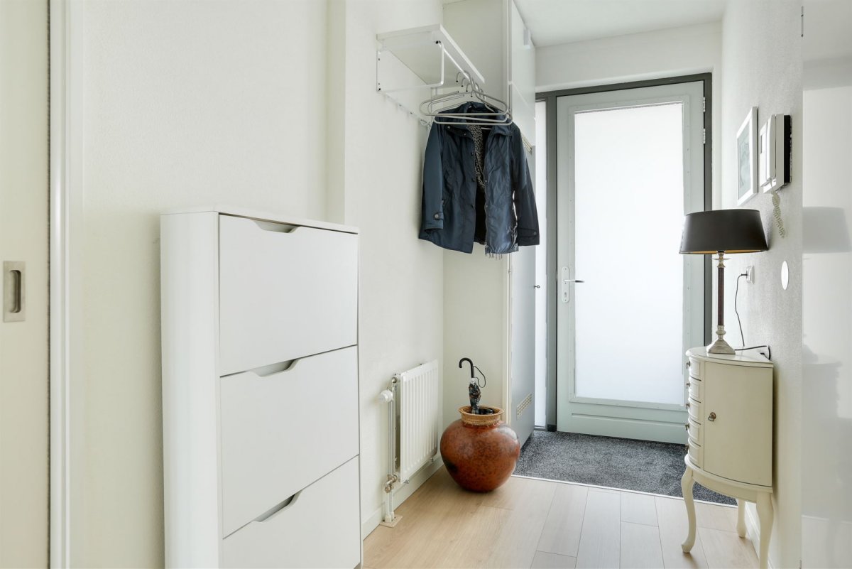 Интерьер прихожей в квартире обувница