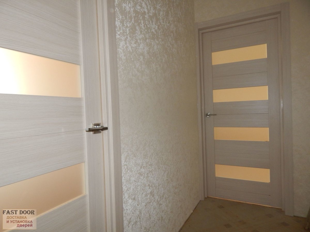 Светлые двери в интерьере