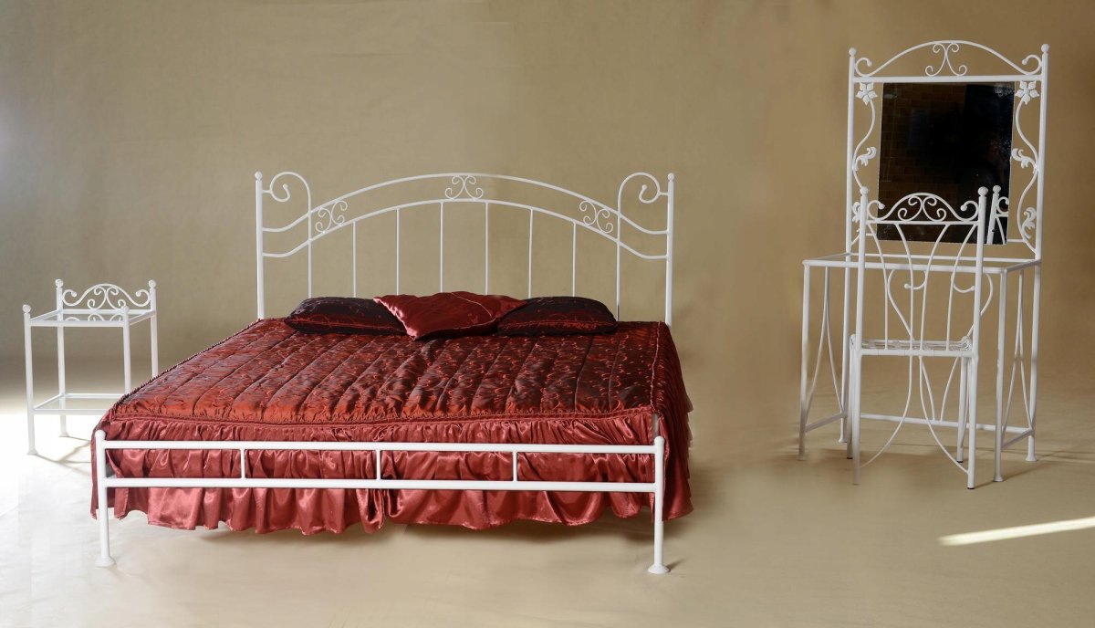 Кровать отделка состаренный орех Noce Anticato non battuto - f98, ткань ne.24 (Velvet)