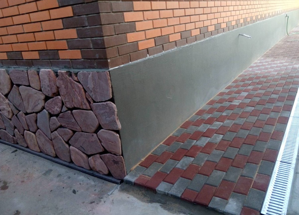 Отделка цоколя плиткой