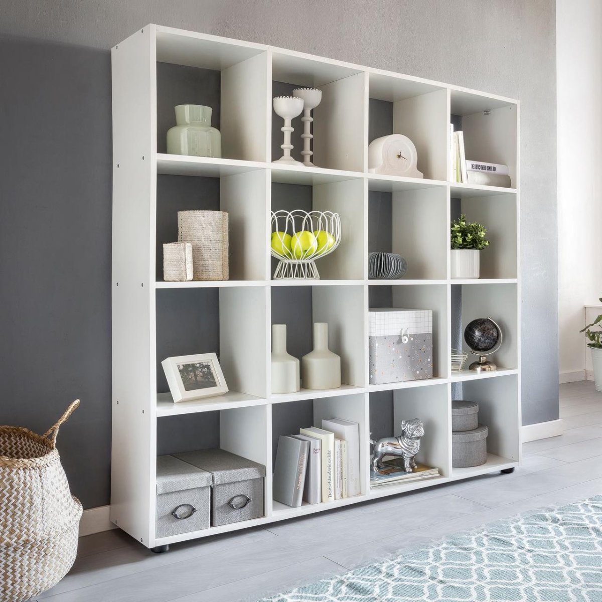 Полки на стену в спальню