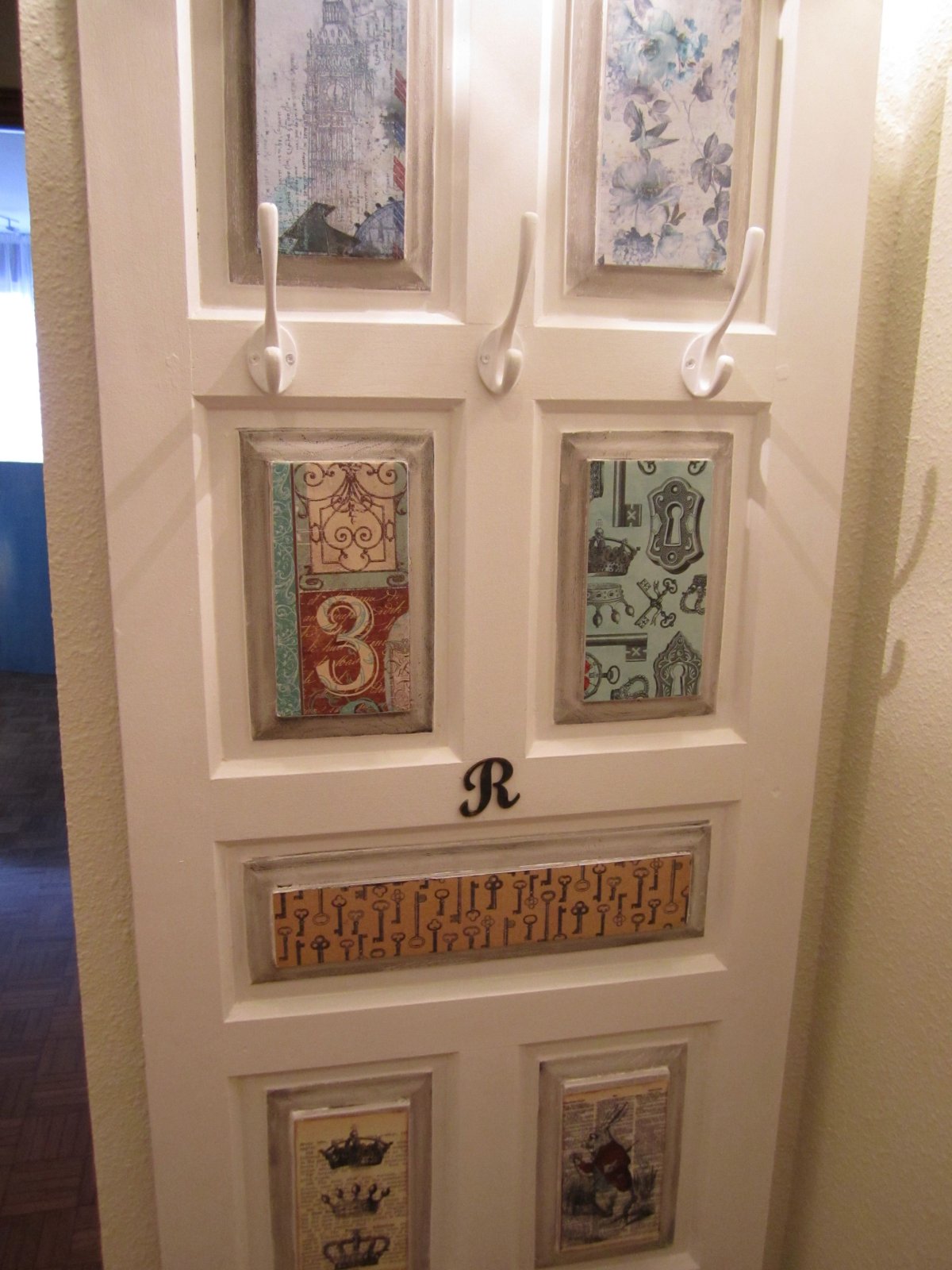 Старинные двери в интерьере