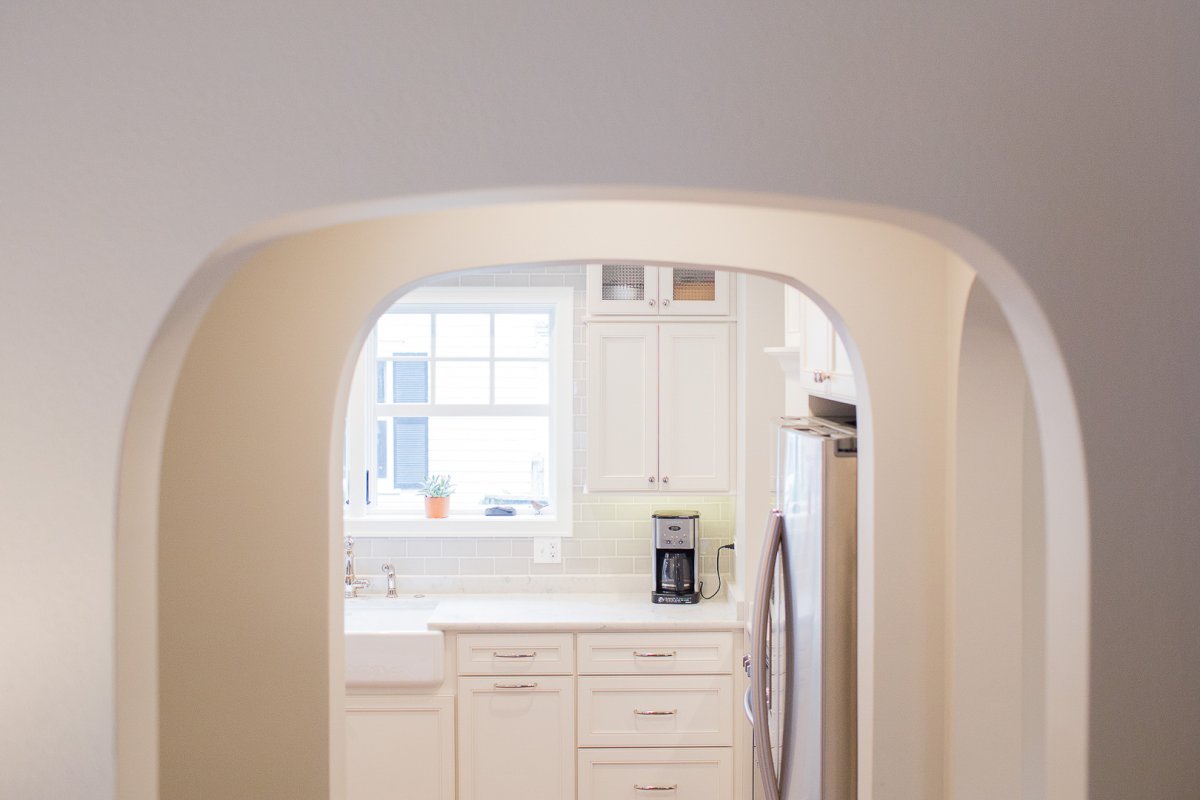 Арка с коридора на кухню