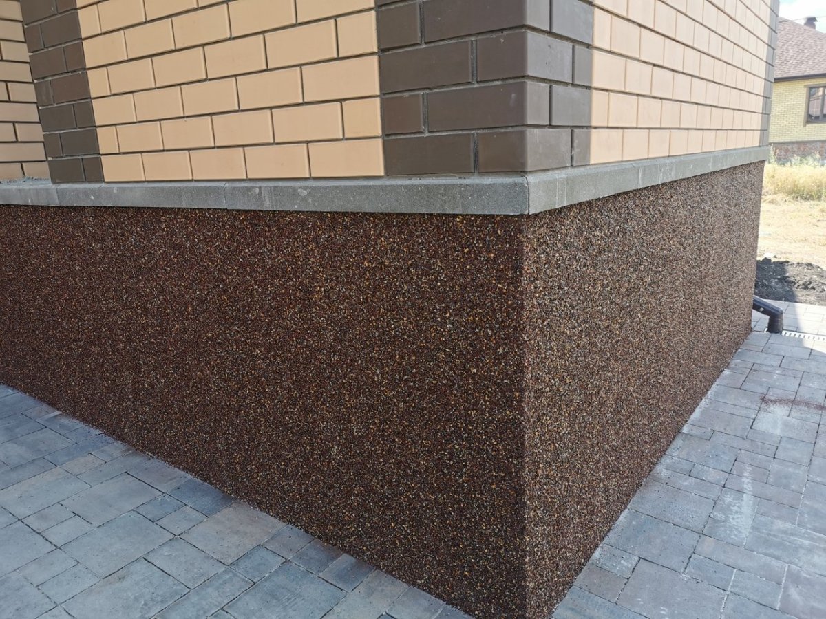 Отделка фасада мраморной крошкой