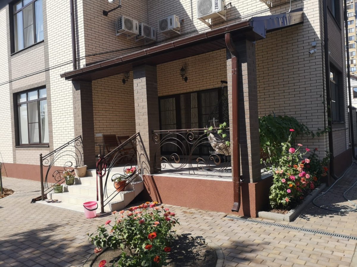 Частный дом облицовка с мраморной крошкой