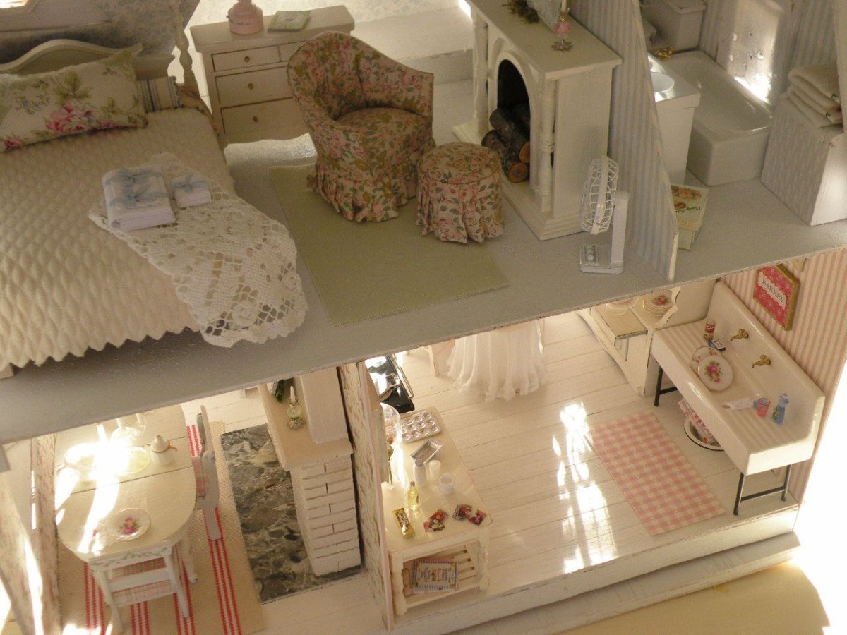 Как сделать миниатюрный домик для Барби без горячего клея