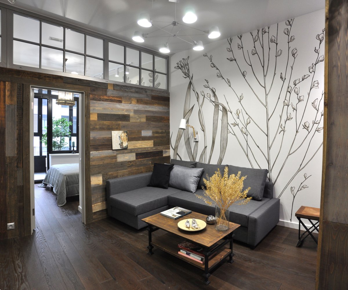 Стена из ламината в спальне лофт