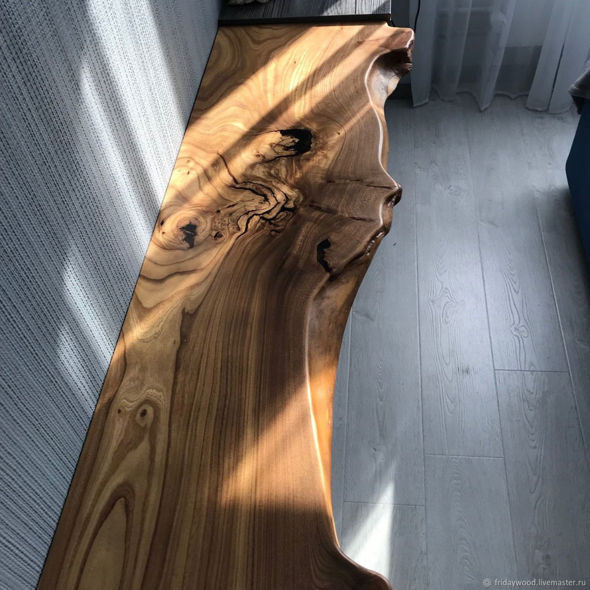 Дверь из слэба дерева