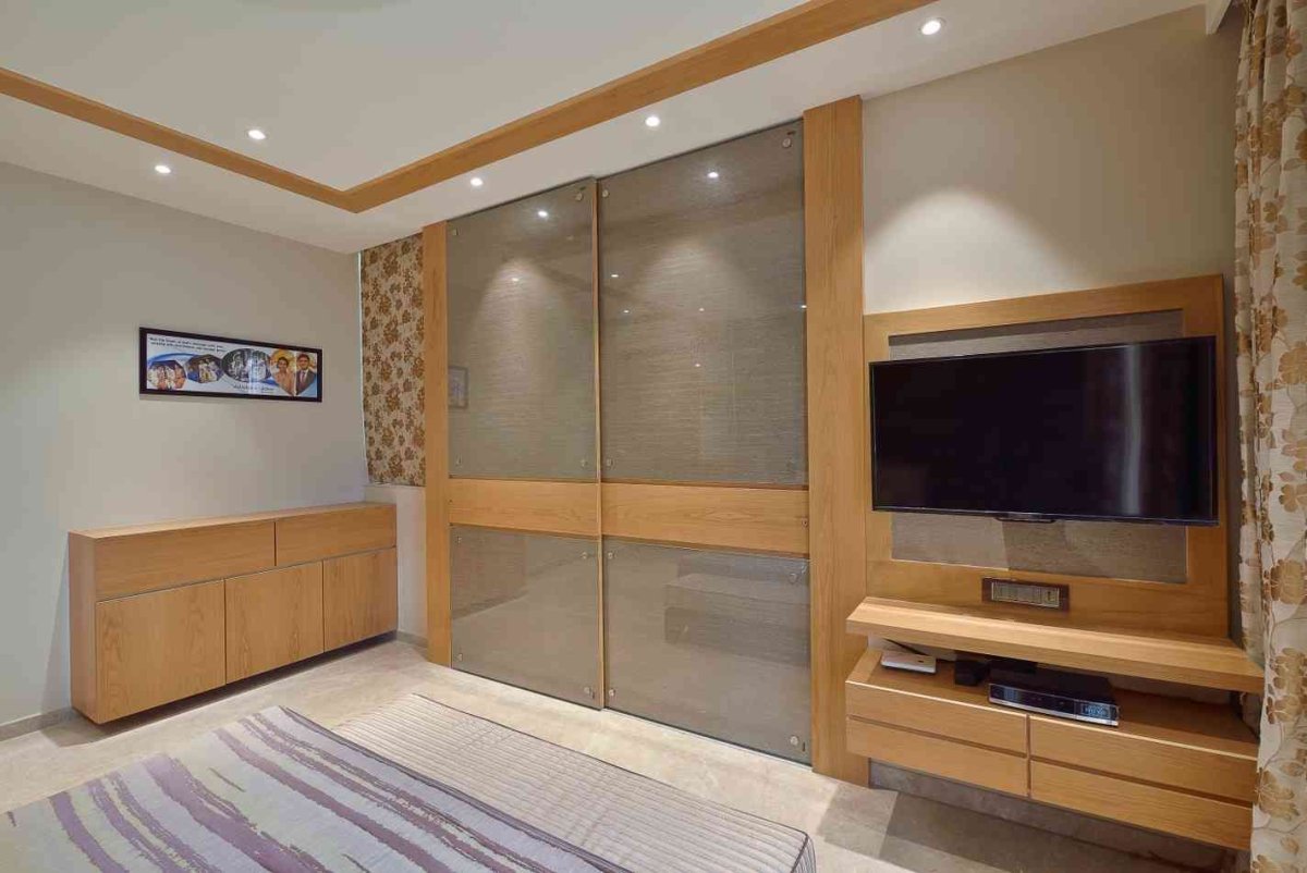 Шкафы-купе совмещенные с телевизором дизайн спальни