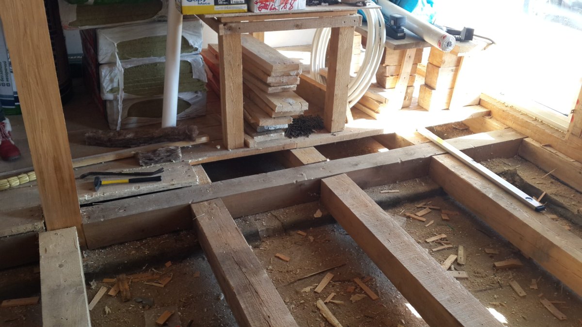 Монтаж чернового пола на лагах в деревянном доме