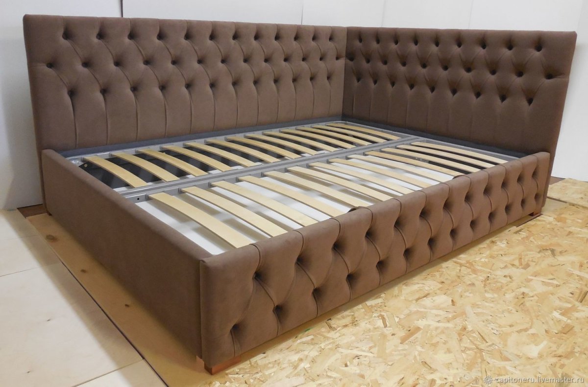 Кровать 140 х 200 в каретной стяжке