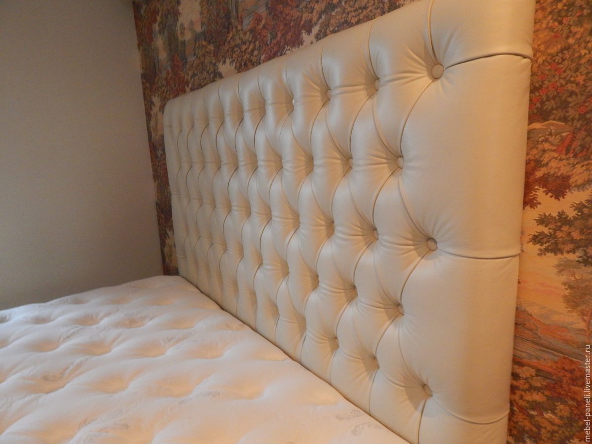 Кровать с каретной стяжкой