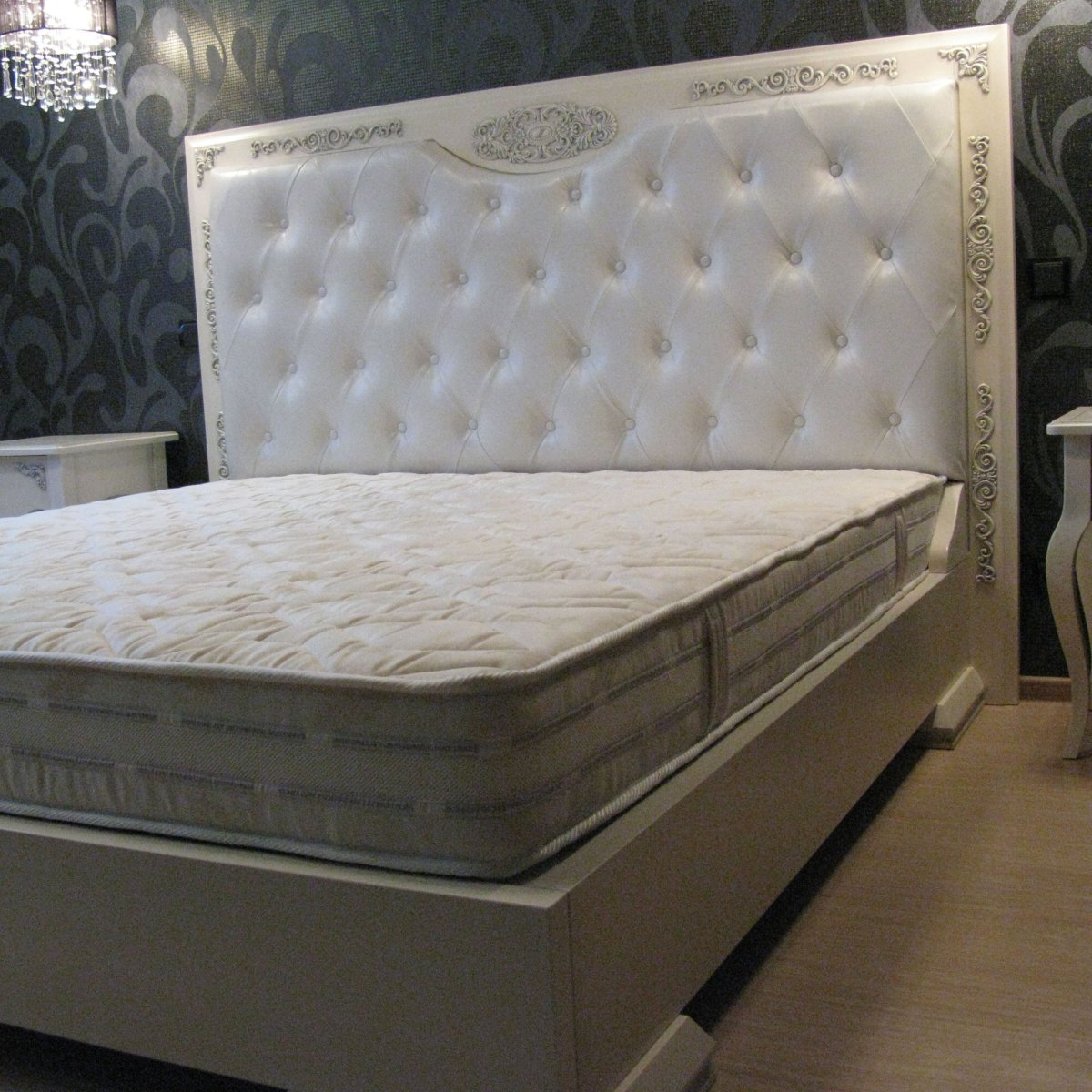 Кровать с каретной стяжкой премиум Версаль