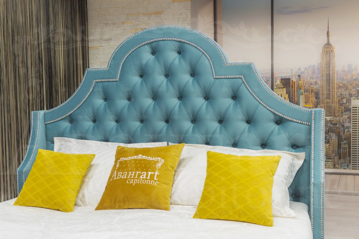 Кровать с мягким изголовьем каретная стяжка