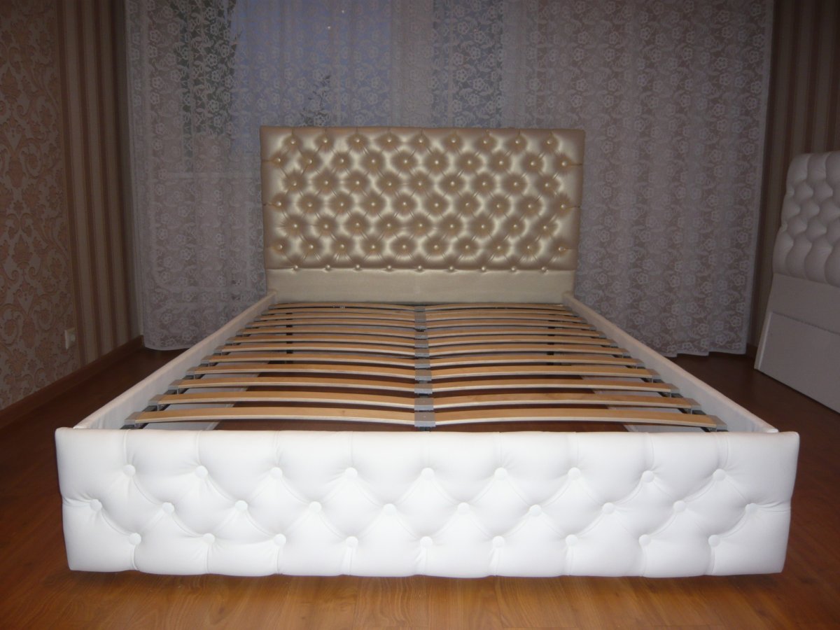 Кровать Виктория с каретной стяжкой квартет