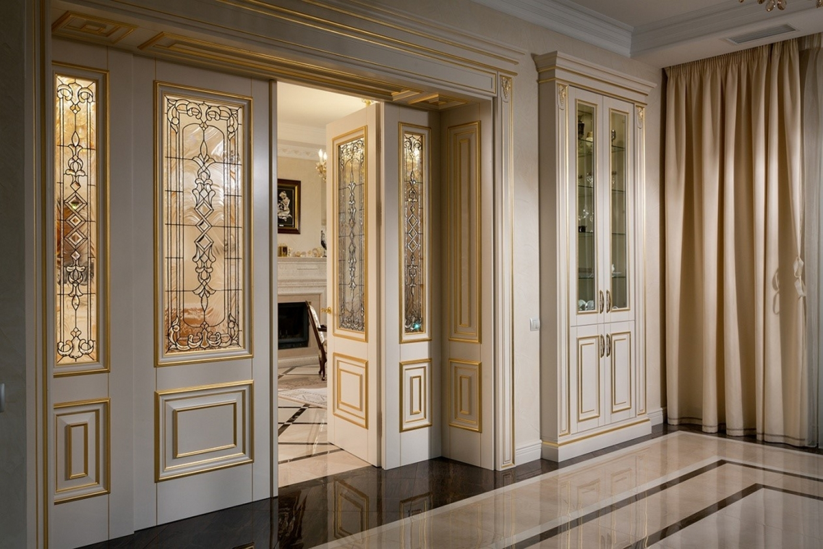 Классические двери в интерьере