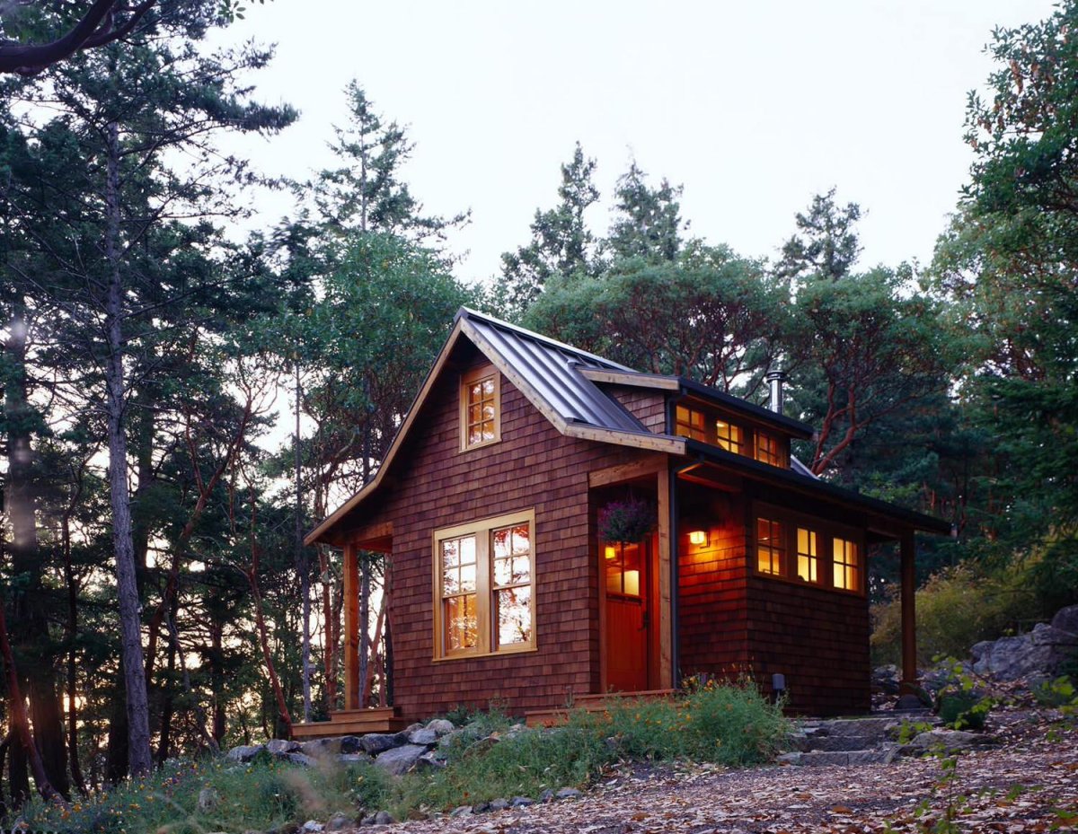 Маленький деревянный дом