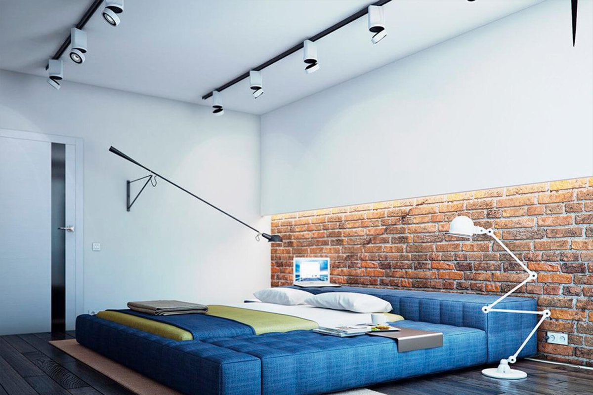 Трековые светильники в спальне