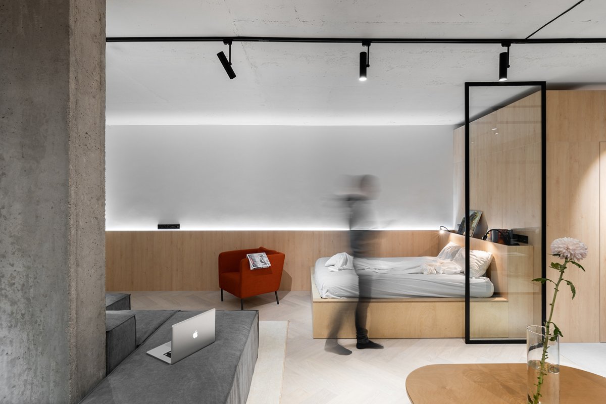 Темный интерьер спальни