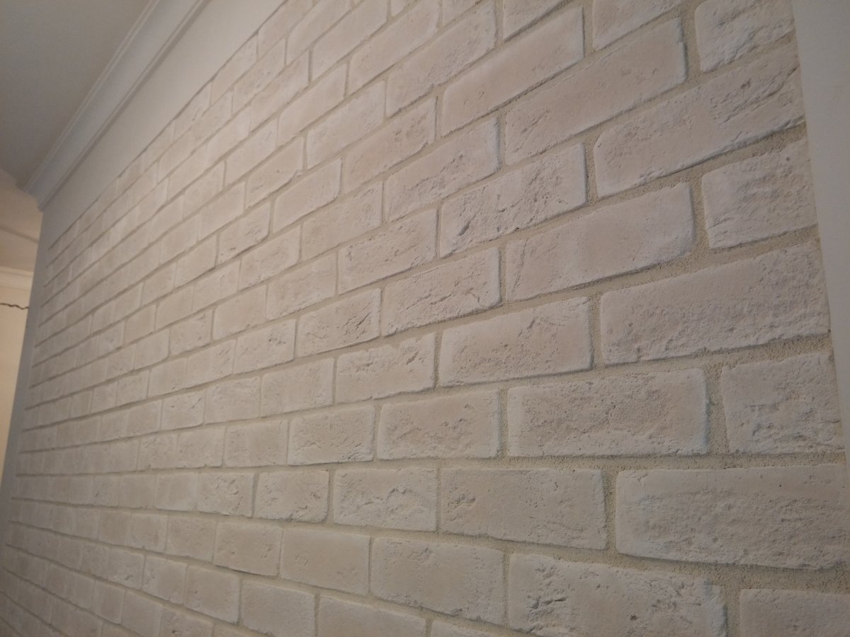 Черный гипсовый кирпич