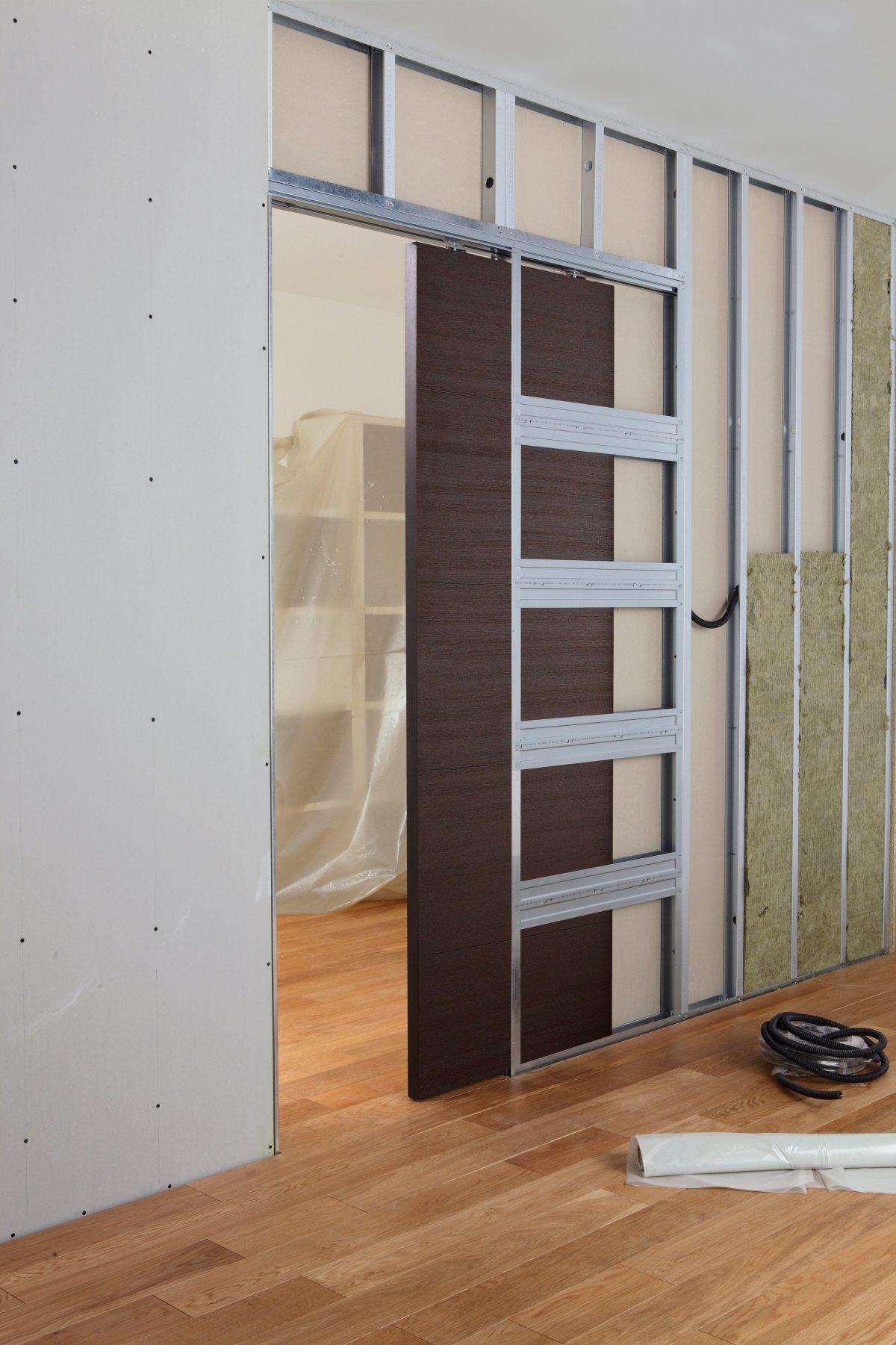 Сдвижные двери межкомнатные в стену