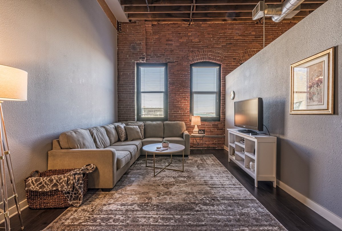 Плинтус в интерьере лофт