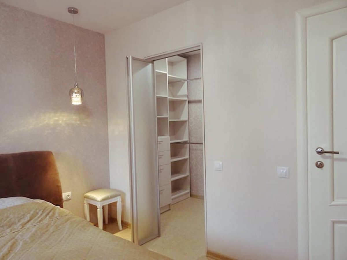 Жалюзийные дверцы для гардеробной