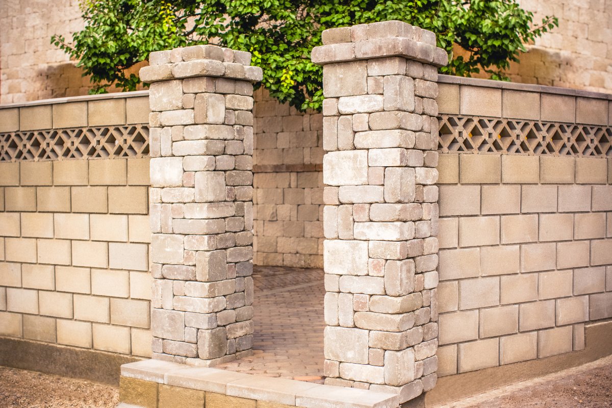 Декоративный бетонный забор