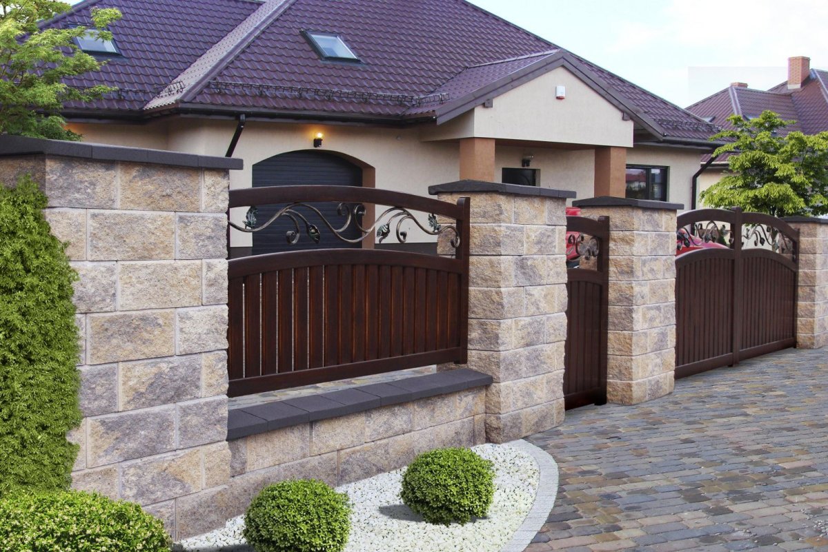 Забор с колоннами