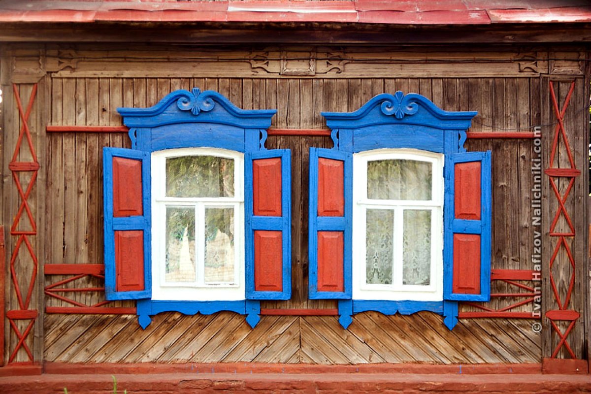 Окно со ставнями