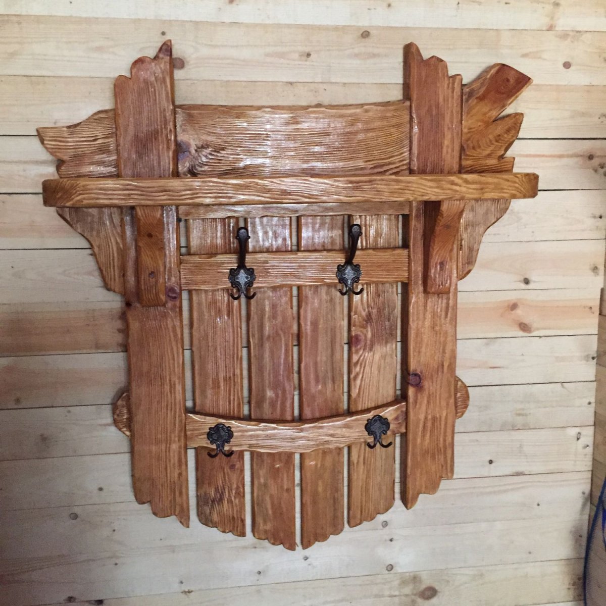 Прихожая из дерева под старину