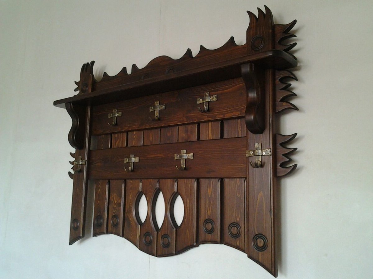 Необычные двери из дерева