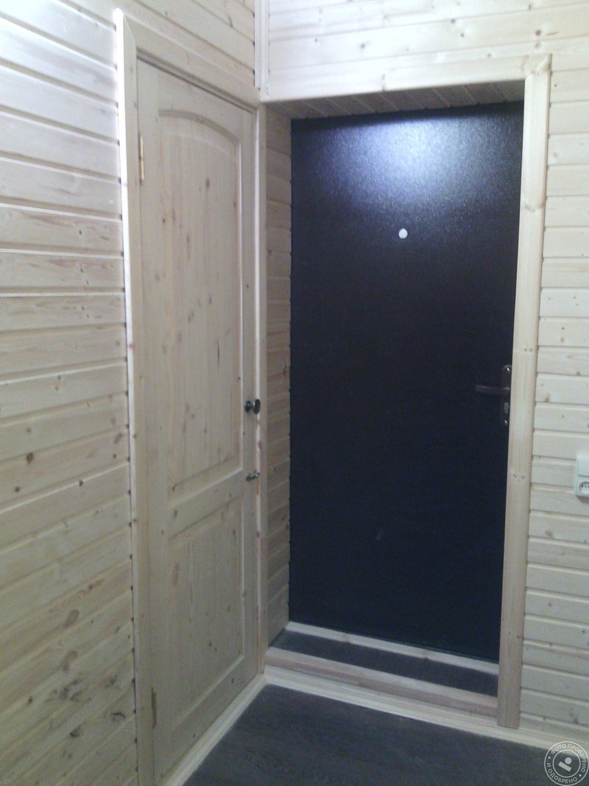 Стальные двери Отделанные вагонкой