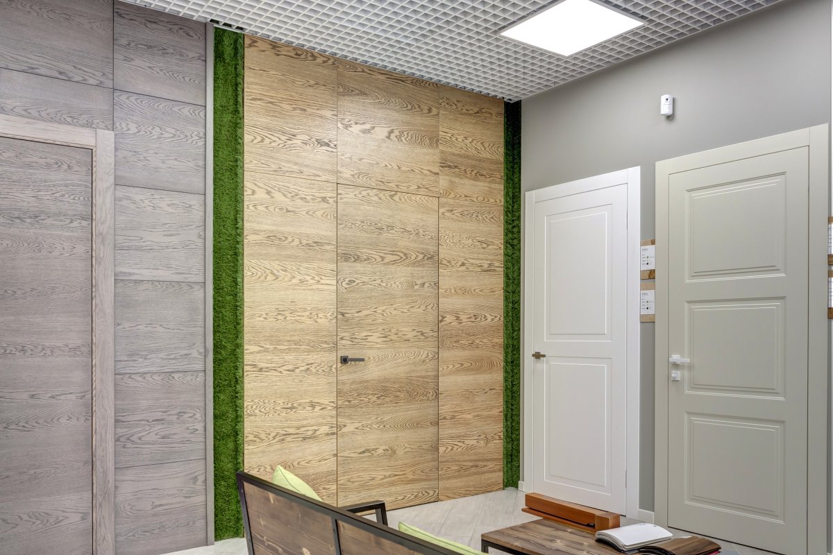 Шпонированная скрытая дверь