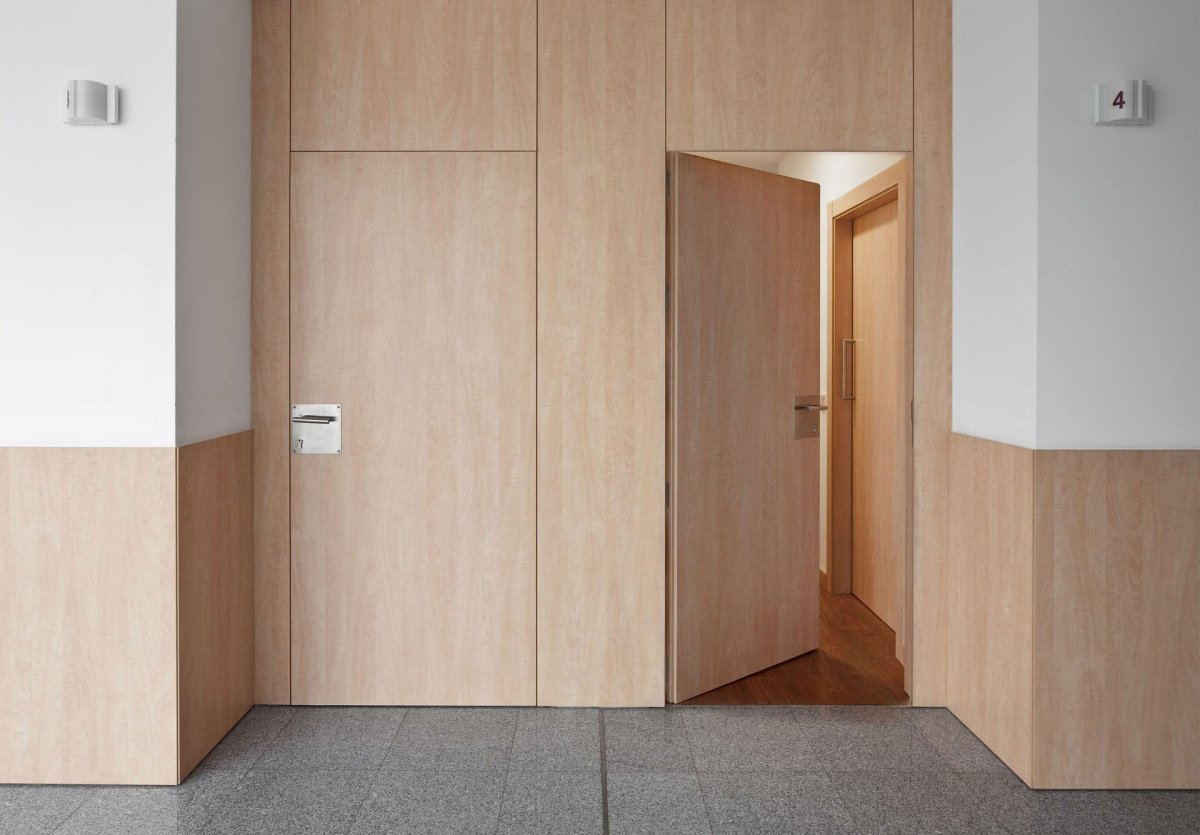 Скрытые двери в интерьере