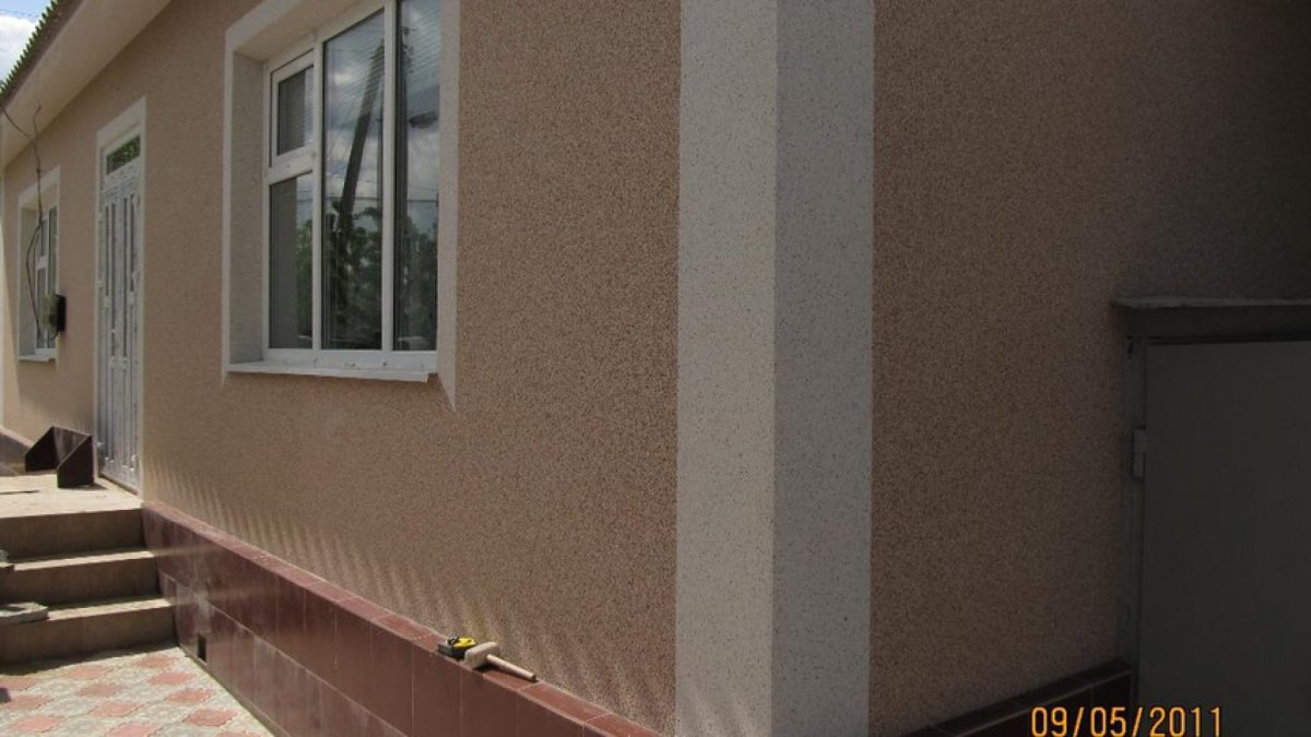 Отделка фасада мраморной крошкой