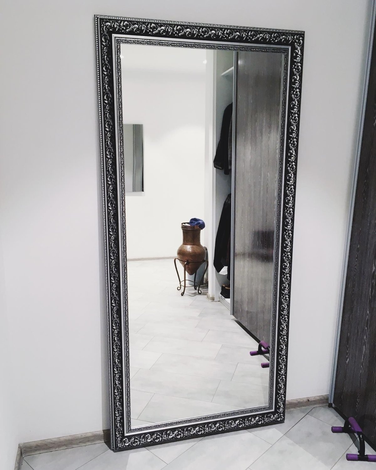 Зеркало в багетной раме