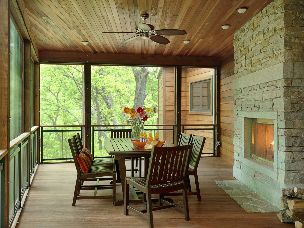 Отделка потолка на веранде