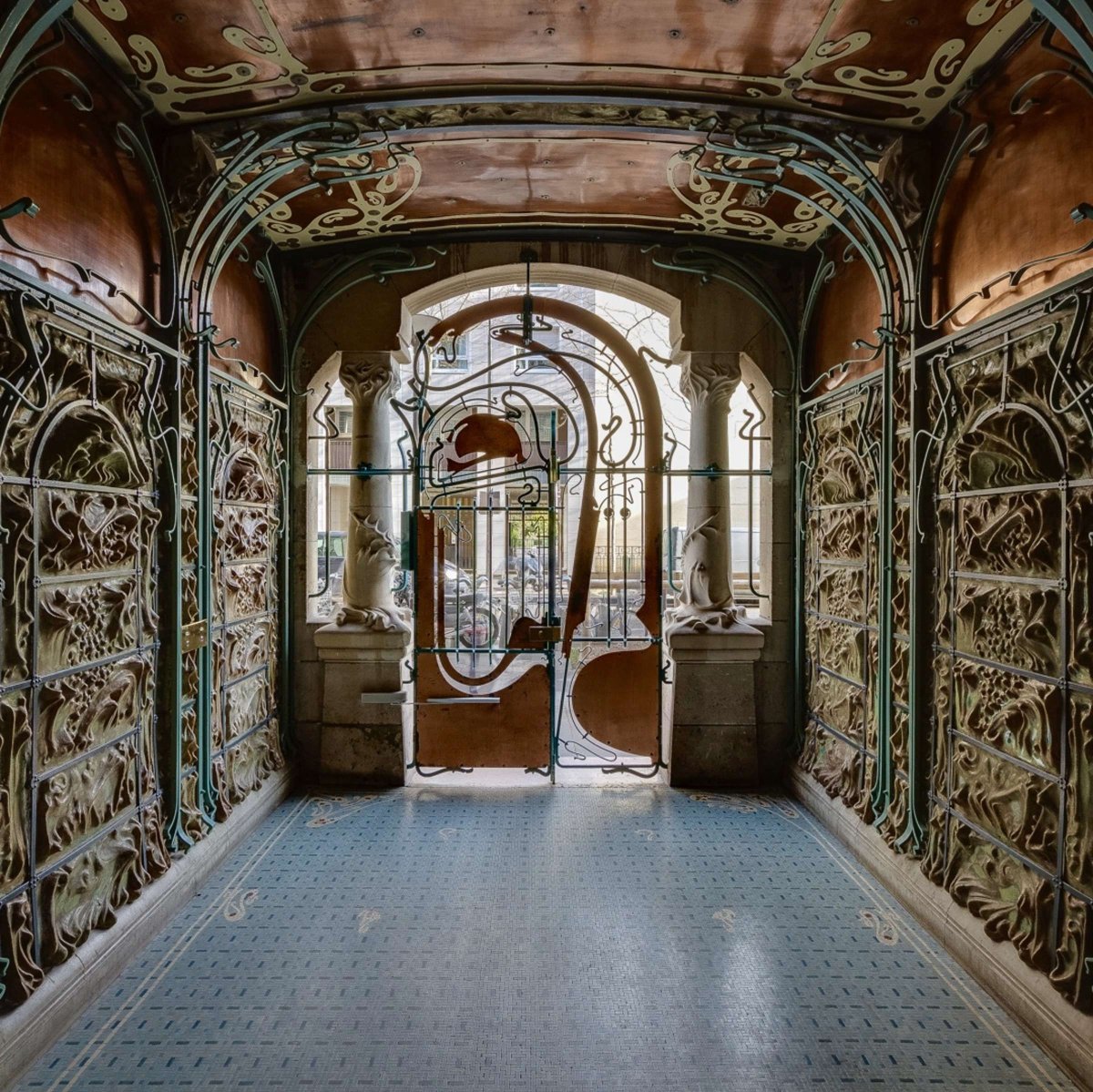 «Ар-нуво» (Art nouveau, Франция, Эктор Гимар)