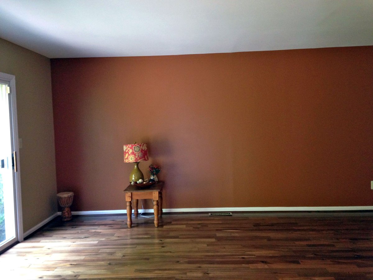 Двухцветное окрашивание стен